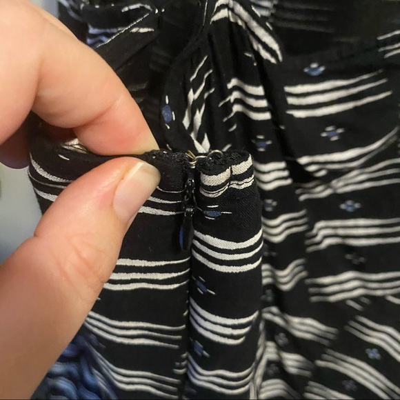 SO Light Summery Flowy Dress - Picture 7 of 7